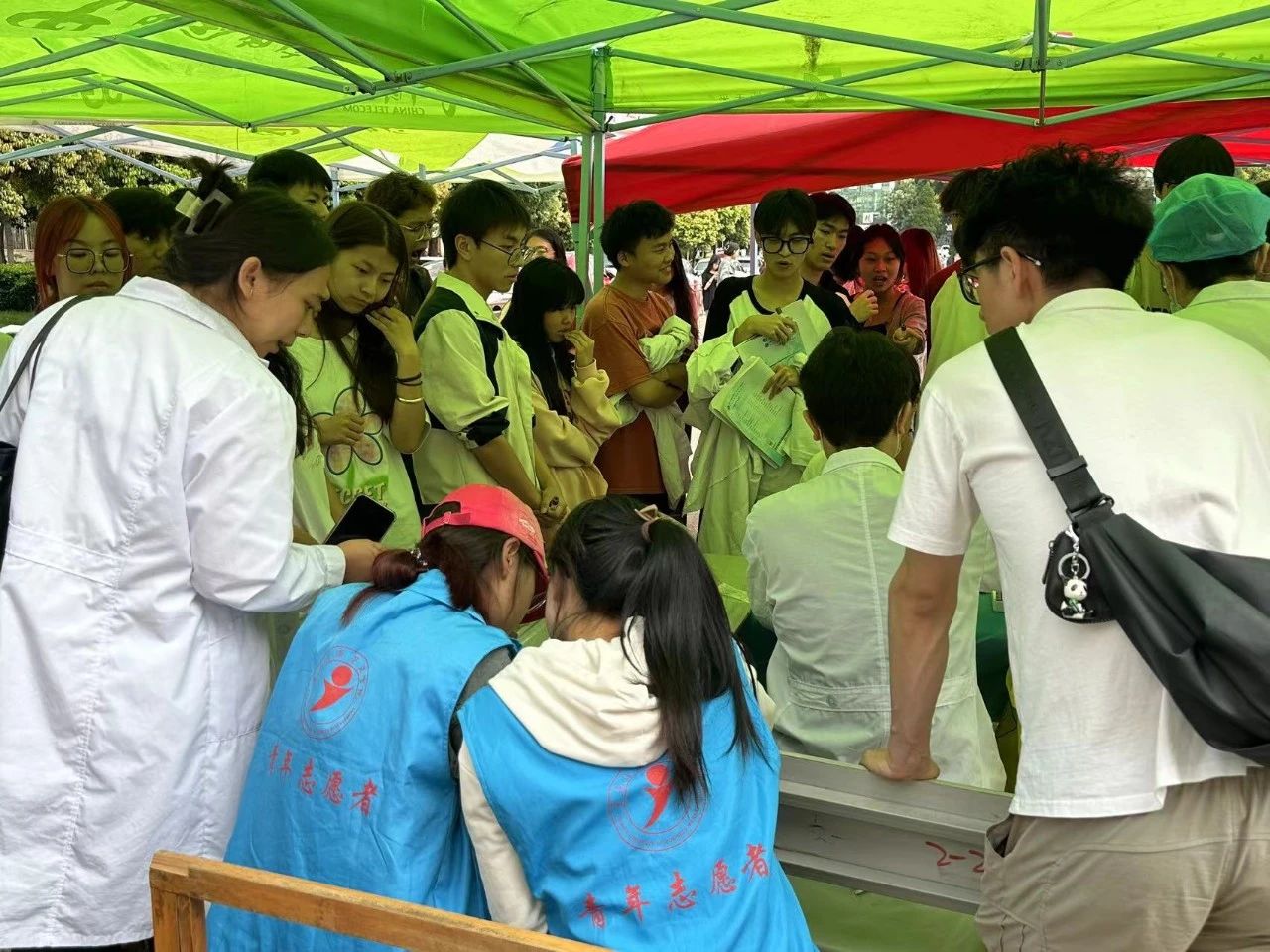 医家仁社区开展传染病筛查和家庭医生签约活动 第 4 张 医家仁社区开展传染病筛查和家庭医生签约活动 第 4 张