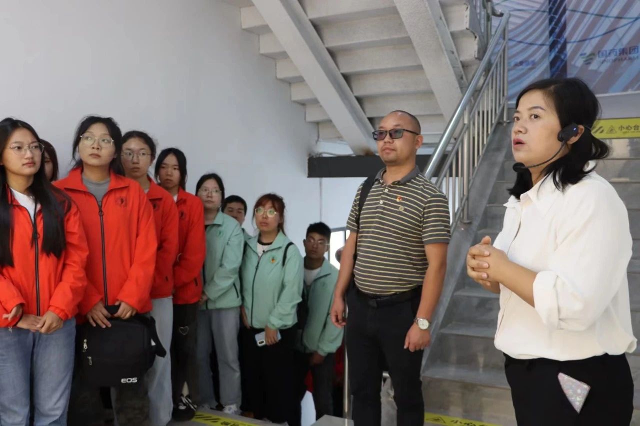 参观国药公司 领略医学风采 |云经管医学子参观云南国药集团 第 7 张 参观国药公司 领略医学风采 |云经管医学子参观云南国药集团 第 7 张