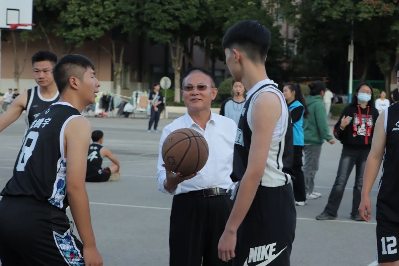 医学院迎新杯篮球赛开幕式及热身赛盛大开启 第 2 张 医学院迎新杯篮球赛开幕式及热身赛盛大开启 第 2 张