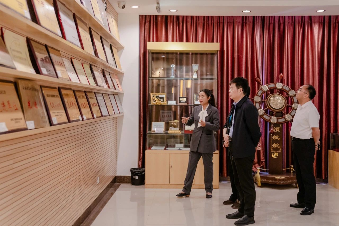 721bb69ee54e4757eefaff2cbd94352e.jpg 721bb69ee54e4757eefaff2cbd94352e.jpg