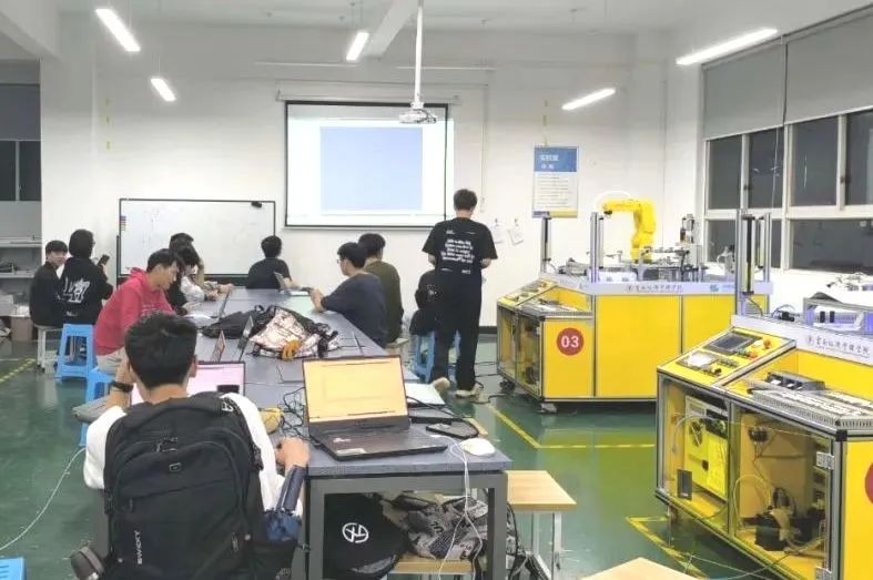 云经管学子登上《人民日报》！还成功上岸省考公务员！ 第 7 张