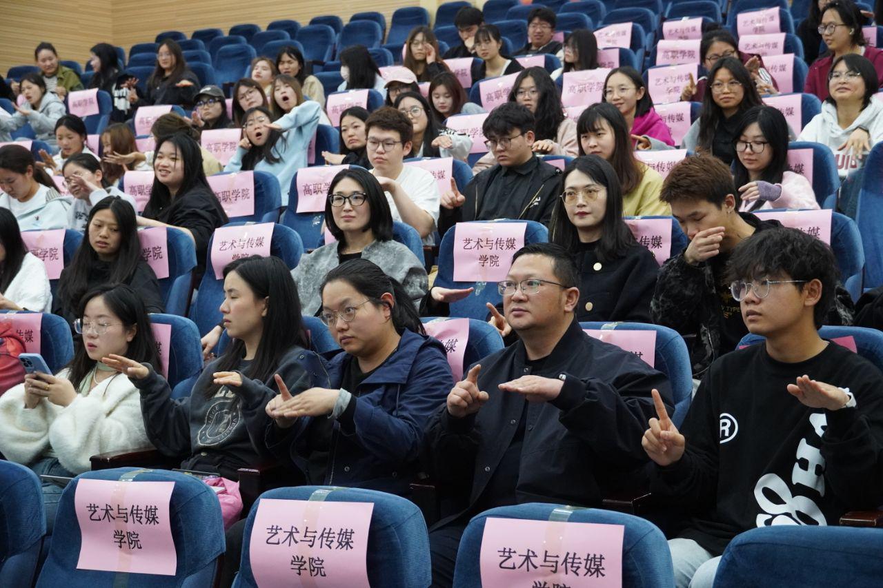 图片1.jpg 台湾师范大学夏学理教授做客我校 畅谈“艺术是媒,创意是桥” 第 1 张