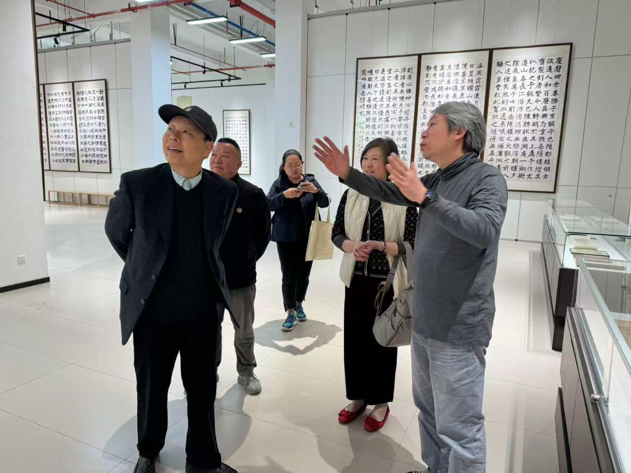 图片2.jpg 台湾师范大学夏学理教授做客我校 畅谈“艺术是媒,创意是桥” 第 2 张