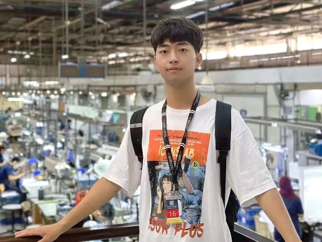 专业榜首+国奖学霸,还是退伍兵?他的下个“战场”在新疆! 第 2 张 专业榜首+国奖学霸,还是退伍兵?他的下个“战场”在新疆! 第 2 张