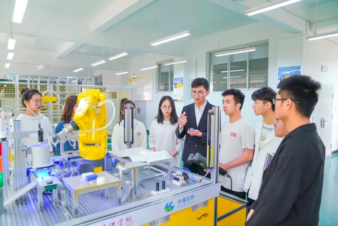 再投350万!云经管这个实验室将全新升级! 第 8 张 再投350万!云经管这个实验室将全新升级! 第 8 张