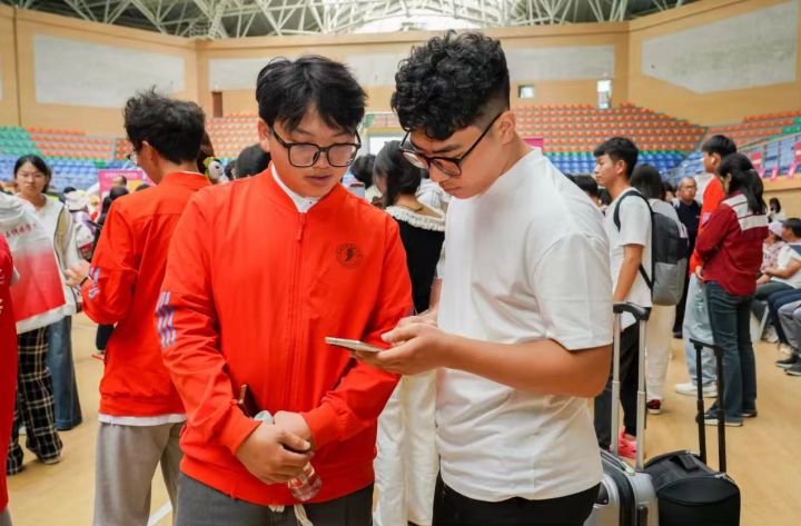 屏幕截图 2025-12-25 193952.png 屏幕截图 2025-12-25 193952.png