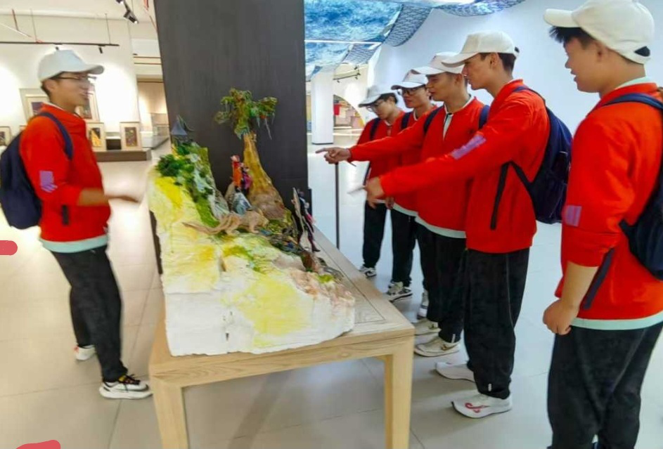 学院资讯 | 财经商贸学院组织新生参观翰文苑 第 1 张