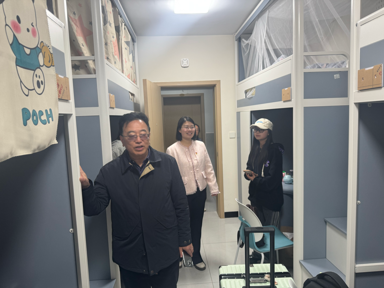 校领导带队走访“医家仁”社区,以暖心关怀迎接新学期 第 1 张 校领导带队走访“医家仁”社区,以暖心关怀迎接新学期 第 1 张