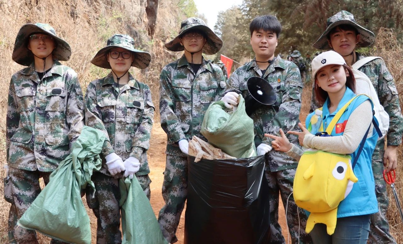 垃圾不落地 山林更美丽——黑林铺街道与云南经济管理学院开展护林环保行动 第 8 张 垃圾不落地 山林更美丽——黑林铺街道与云南经济管理学院开展护林环保行动 第 8 张