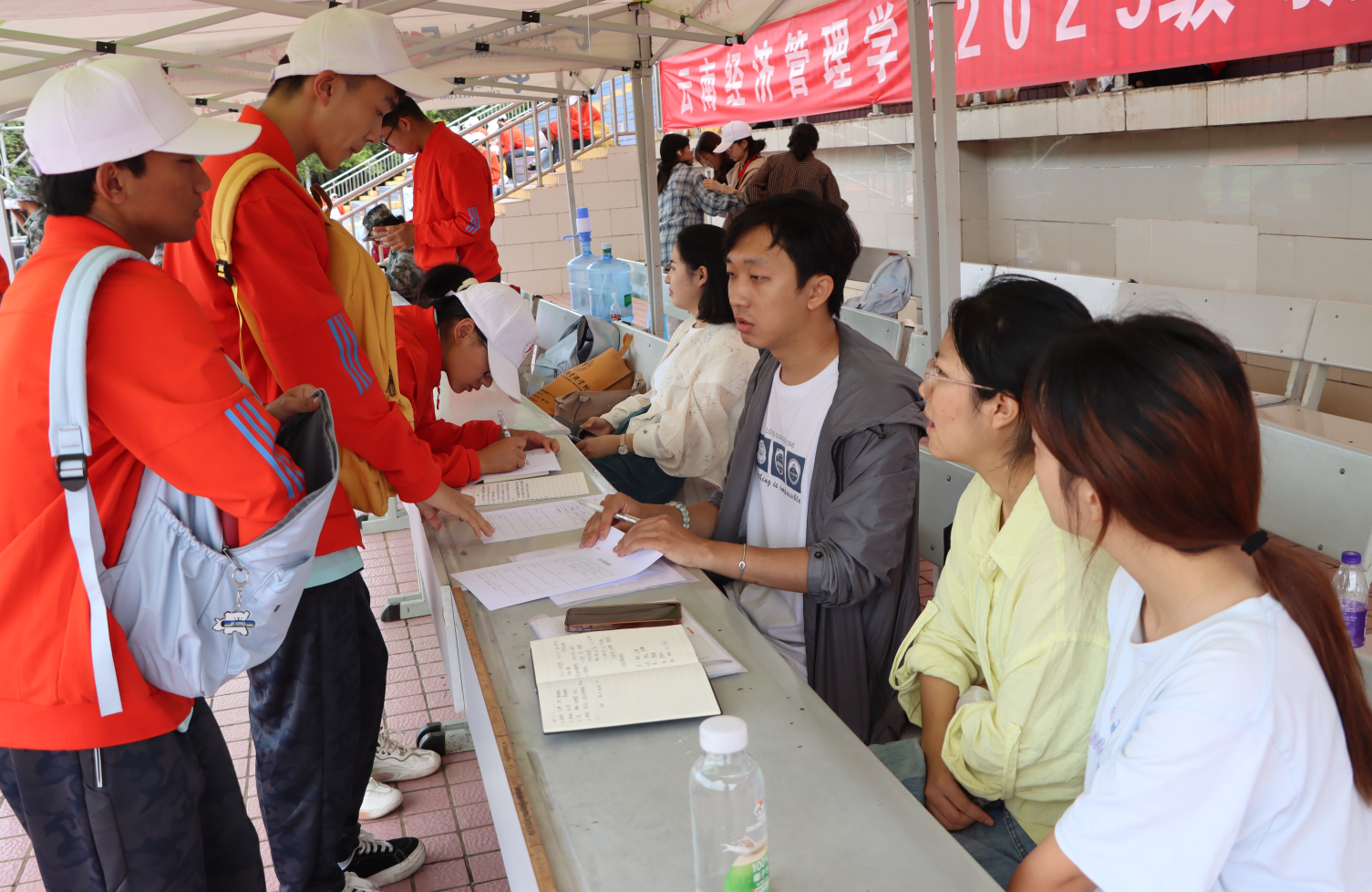 云南经济管理学院医学院:军训温情满场,青春暖意盈心 第 9 张 云南经济管理学院医学院:军训温情满场,青春暖意盈心 第 9 张